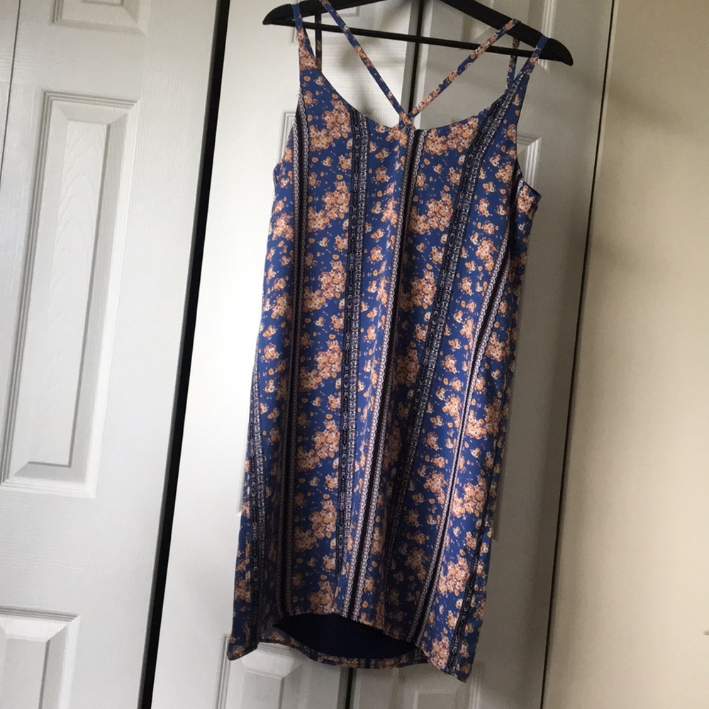 Dress - Picture 3 of 3